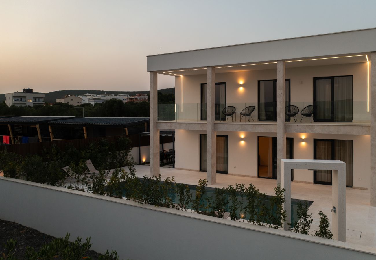 Villa in Turanj - Meerblick Villa Turnea