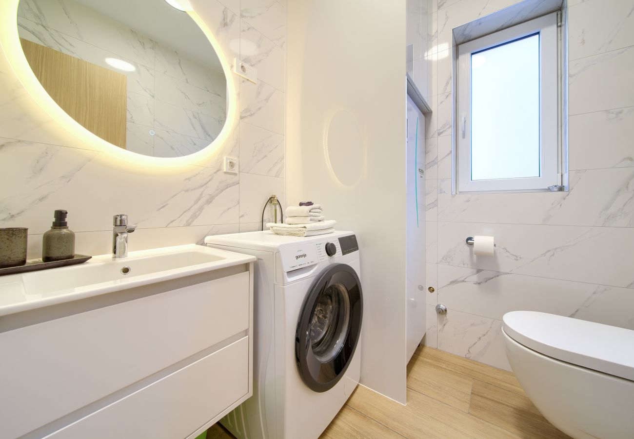 Villa in Njivice - Villa Bellissima mit beheiztem Pool