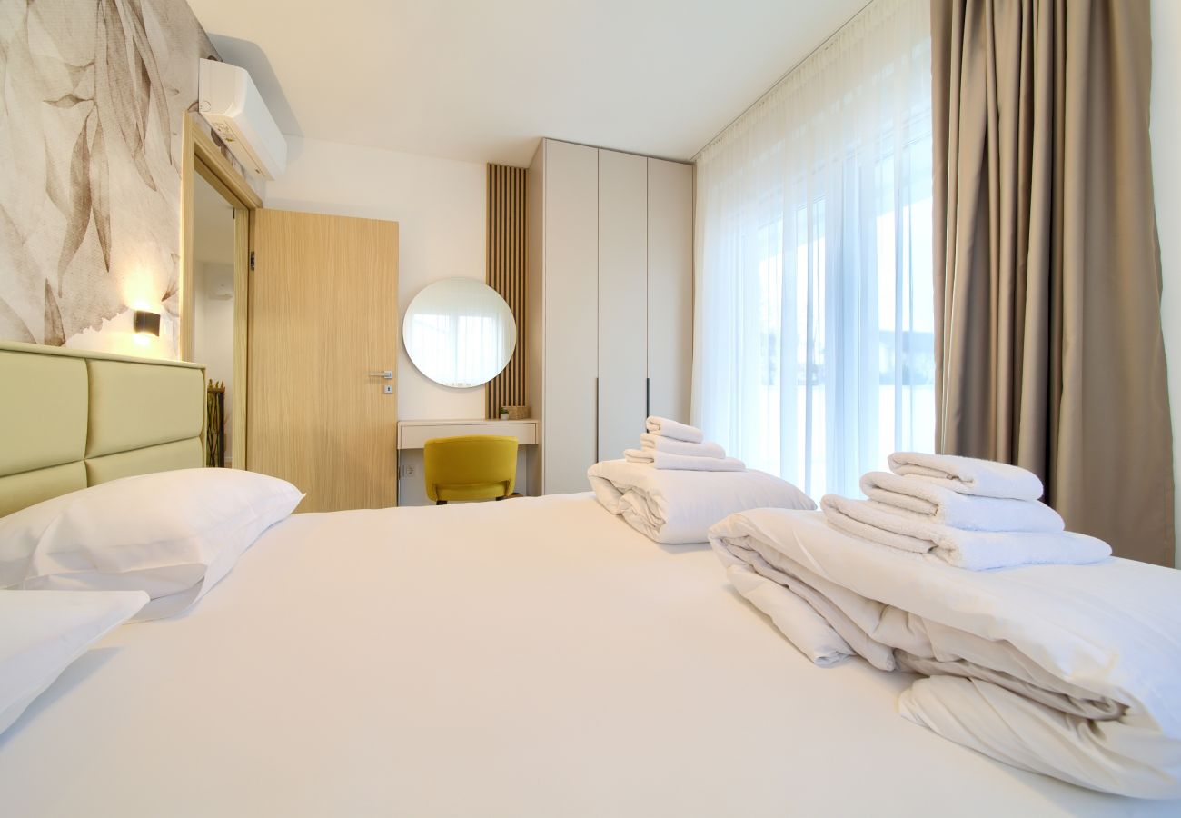 Villa in Njivice - Villa Bellissima mit beheiztem Pool