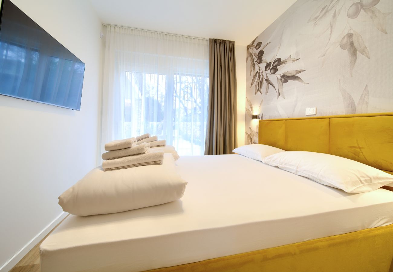 Villa in Njivice - Villa Bellissima mit beheiztem Pool