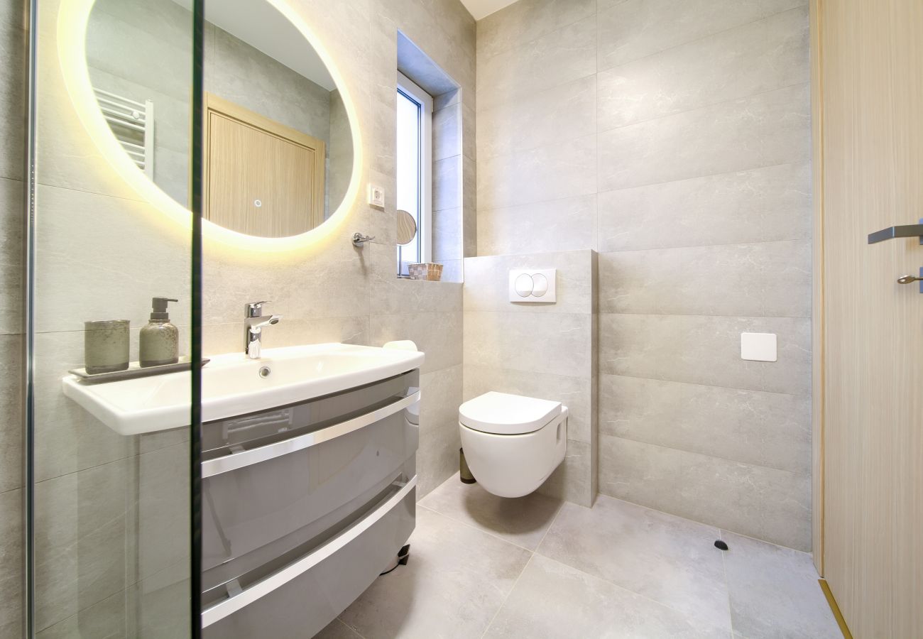 Villa in Njivice - Villa Bellissima mit beheiztem Pool