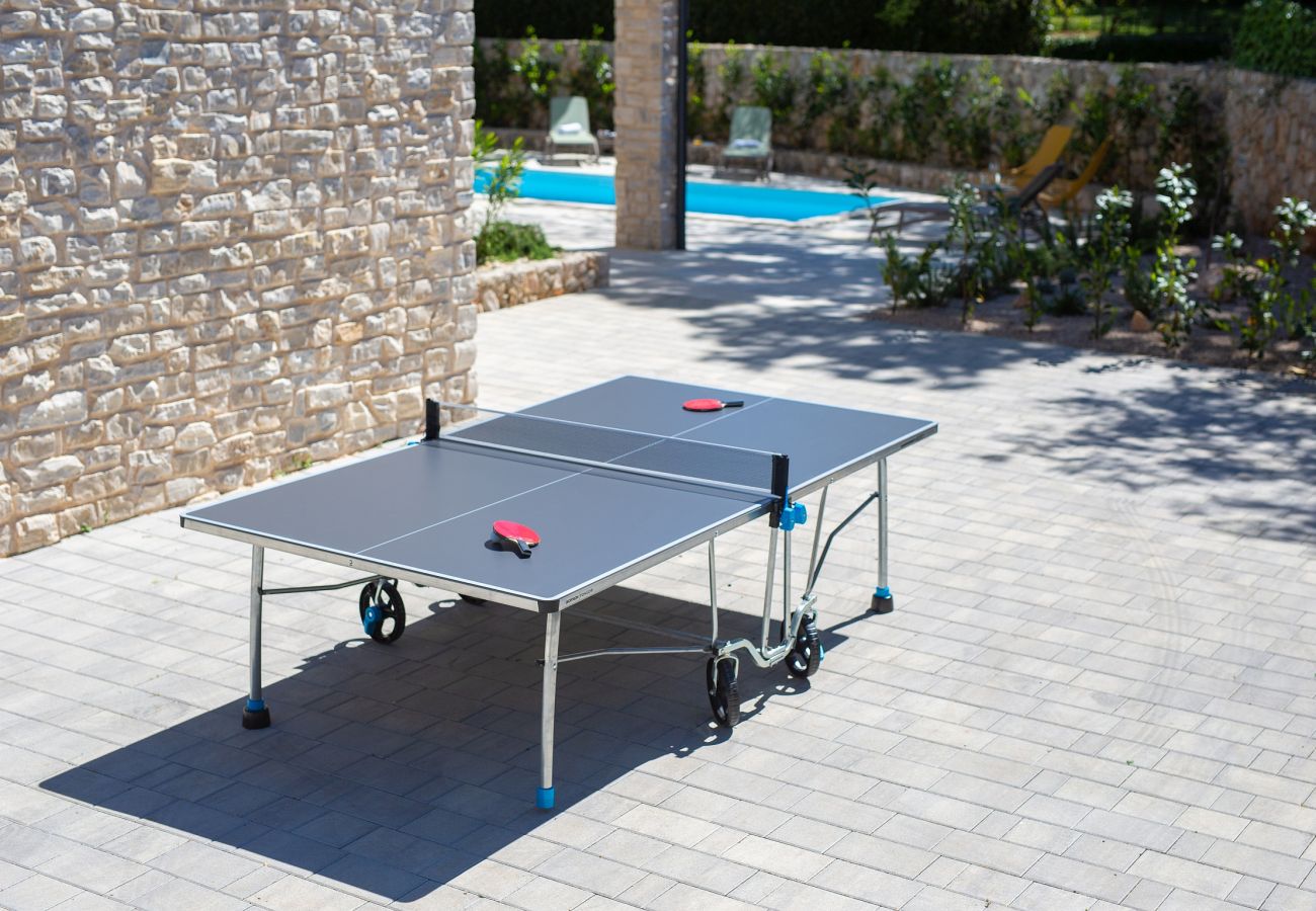 Villa in Njivice - Villa Bellissima mit beheiztem Pool