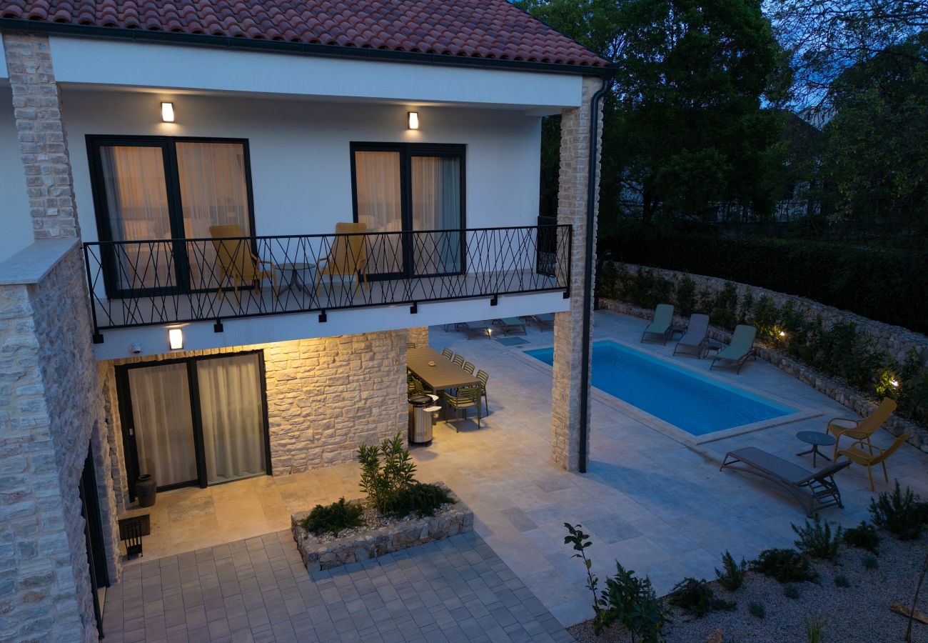 Villa in Njivice - Villa Bellissima mit beheiztem Pool