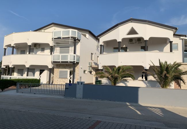 Ferienwohnung in Vir - Apartment Lavaran 1