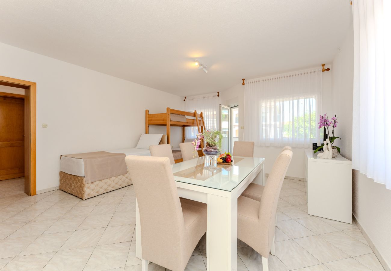 Ferienwohnung in Vir - Apartment Lavaran 1