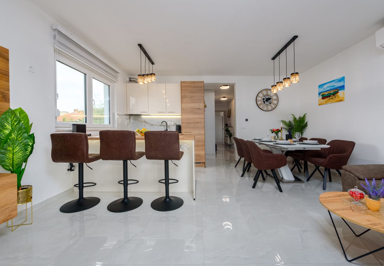 Ferienwohnung in Zadar - Deluxe-Apartment Anelle mit Whirlpool