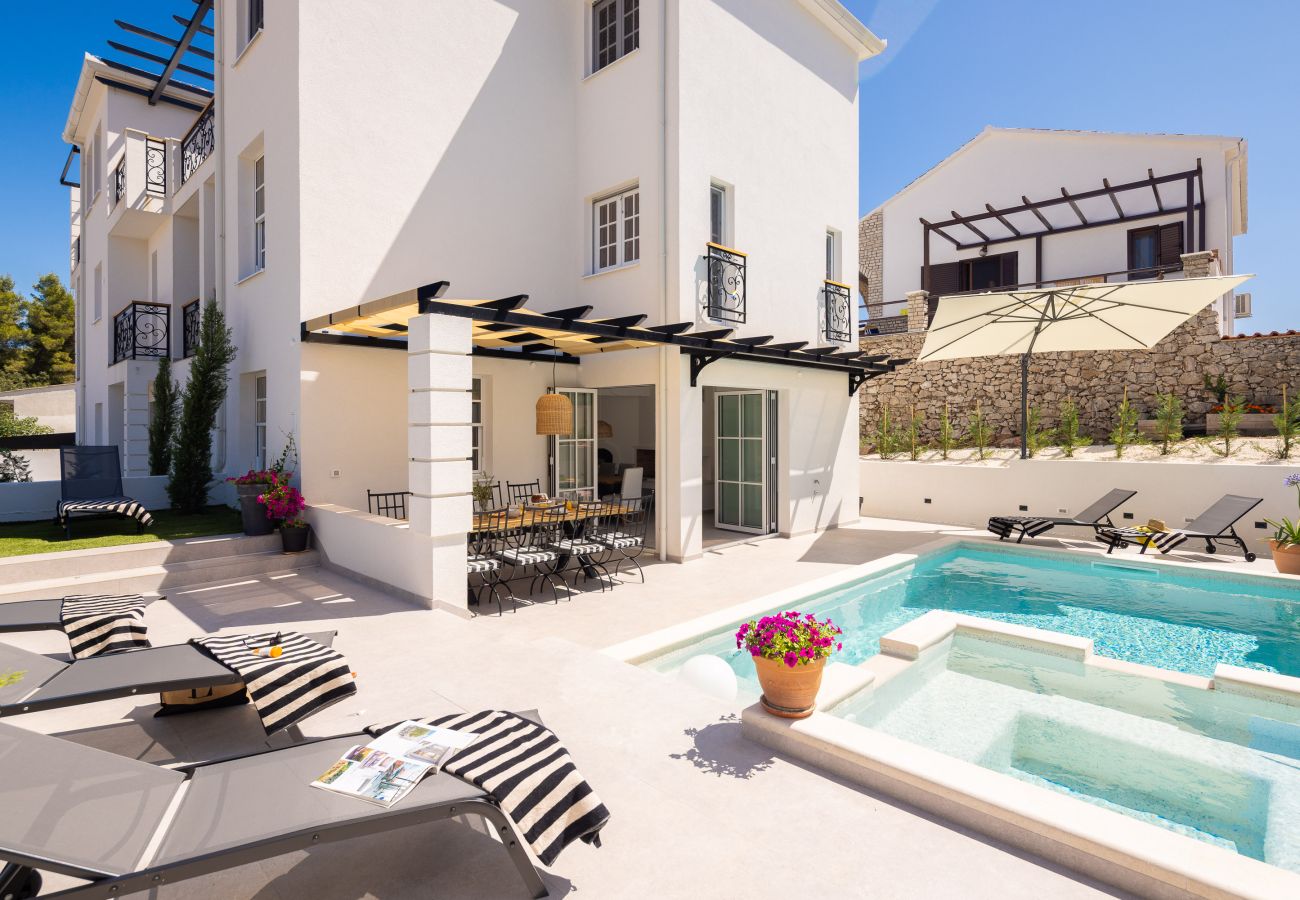 Villa in Ražanj - Villa Verde Ražanj mit beheiztem Pool