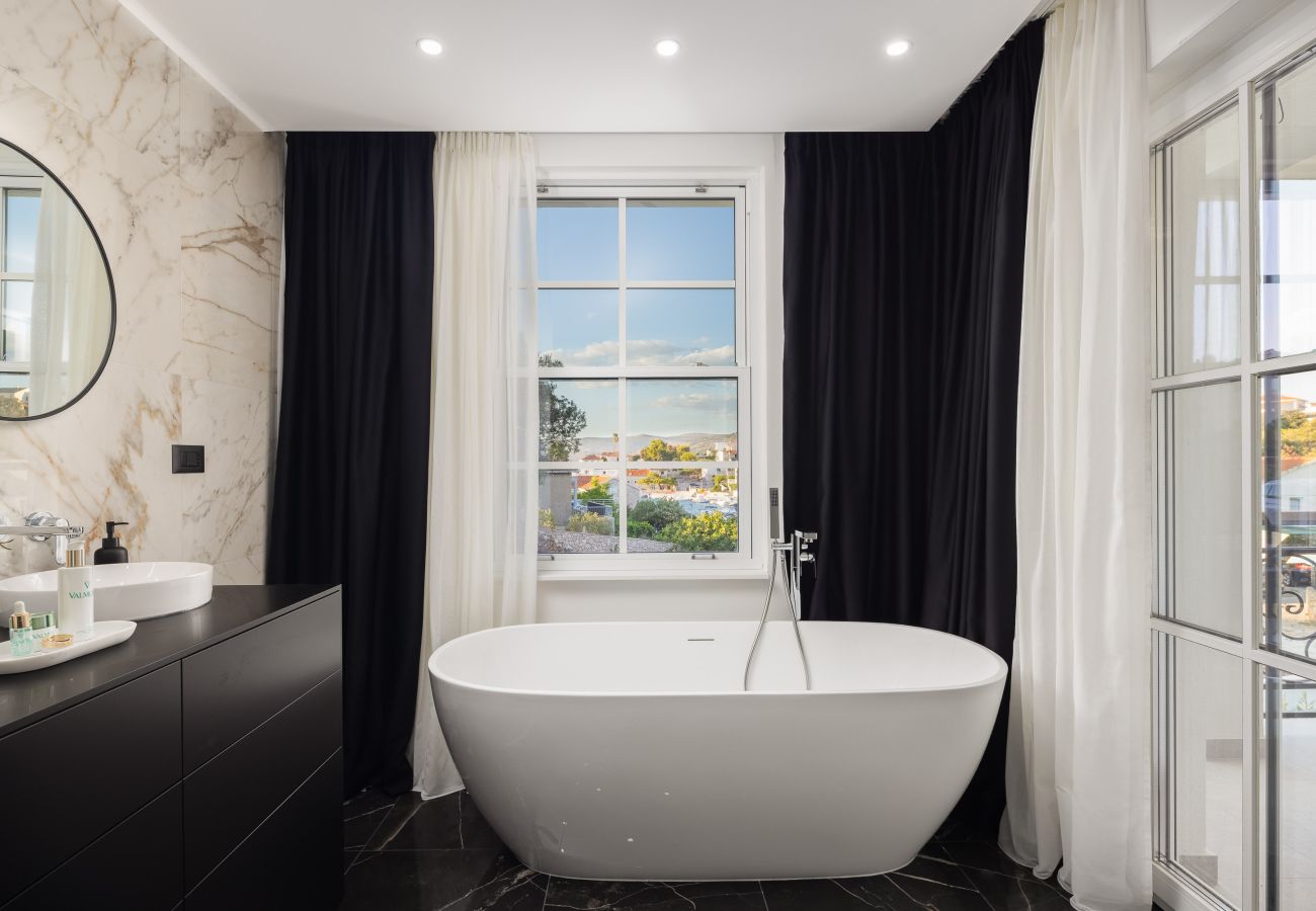 Villa in Ražanj - Villa Verde Ražanj mit beheiztem Pool