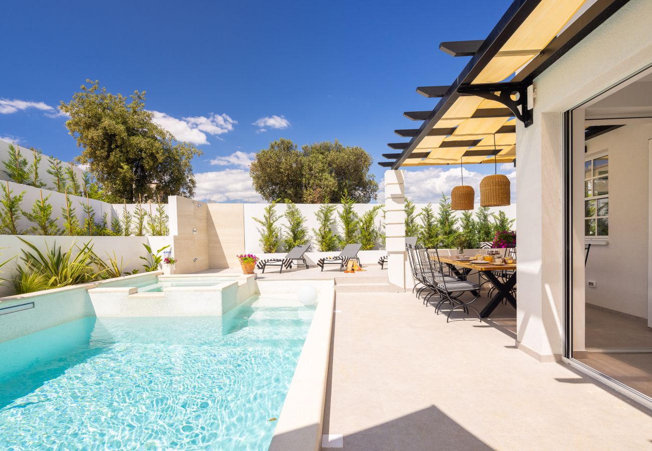 Villa in Ražanj - Villa Verde Ražanj mit beheiztem Pool