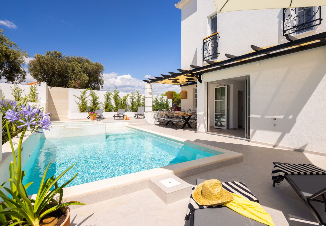 Villa in Ražanj - Villa Verde Ražanj mit beheiztem Pool