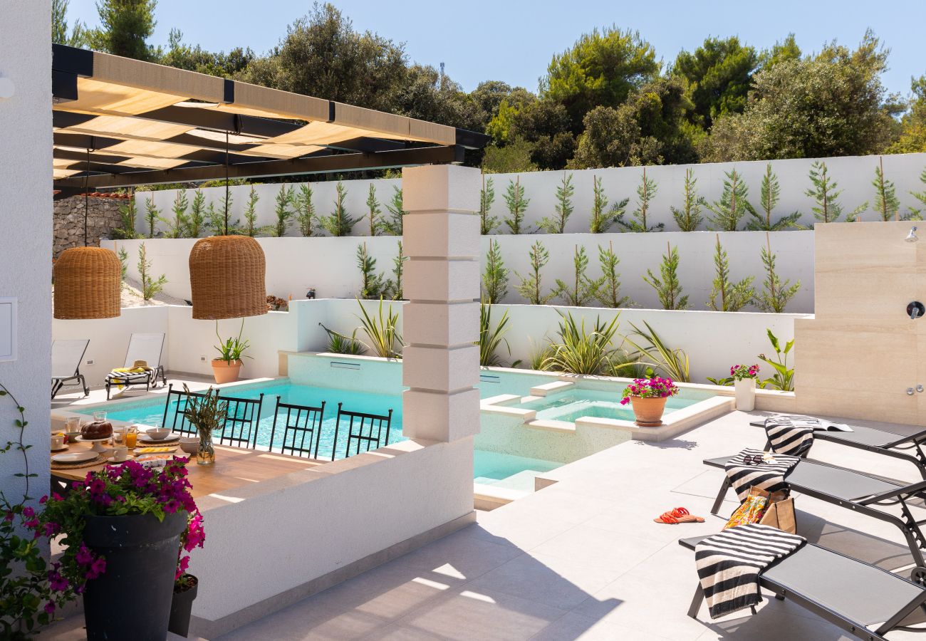 Villa in Ražanj - Villa Verde Ražanj mit beheiztem Pool