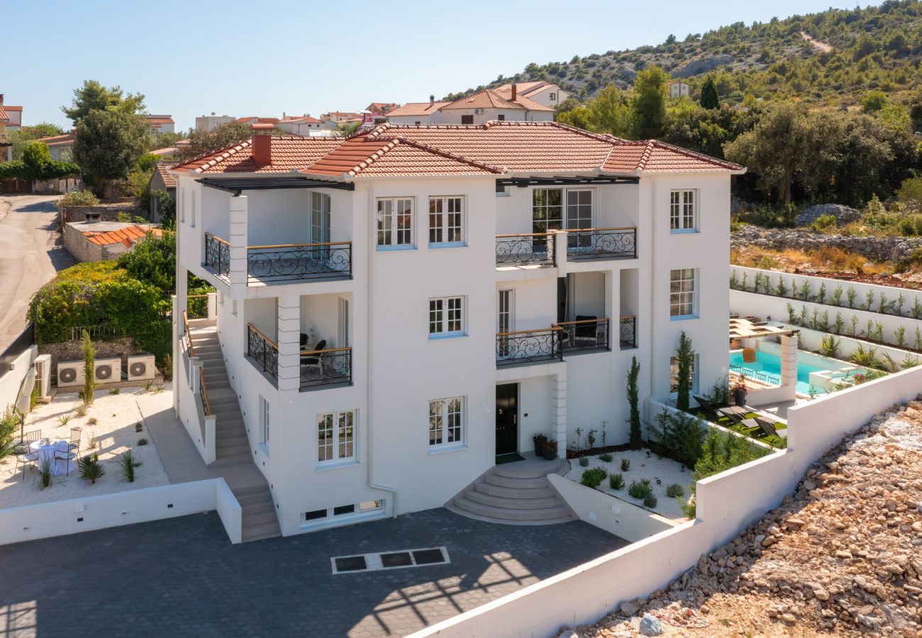 Villa in Ražanj - Villa Verde Ražanj mit beheiztem Pool