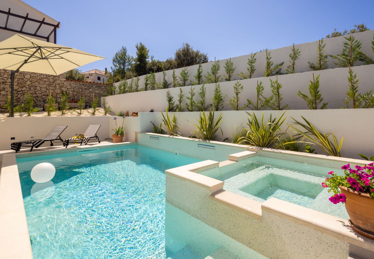 Villa in Ražanj - Villa Verde Ražanj mit beheiztem Pool