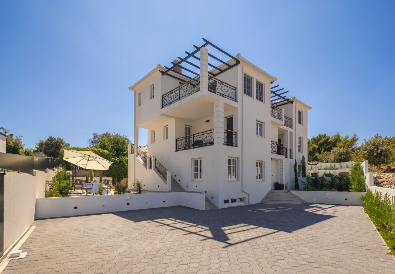 Villa in Ražanj - Villa Verde Ražanj mit beheiztem Pool