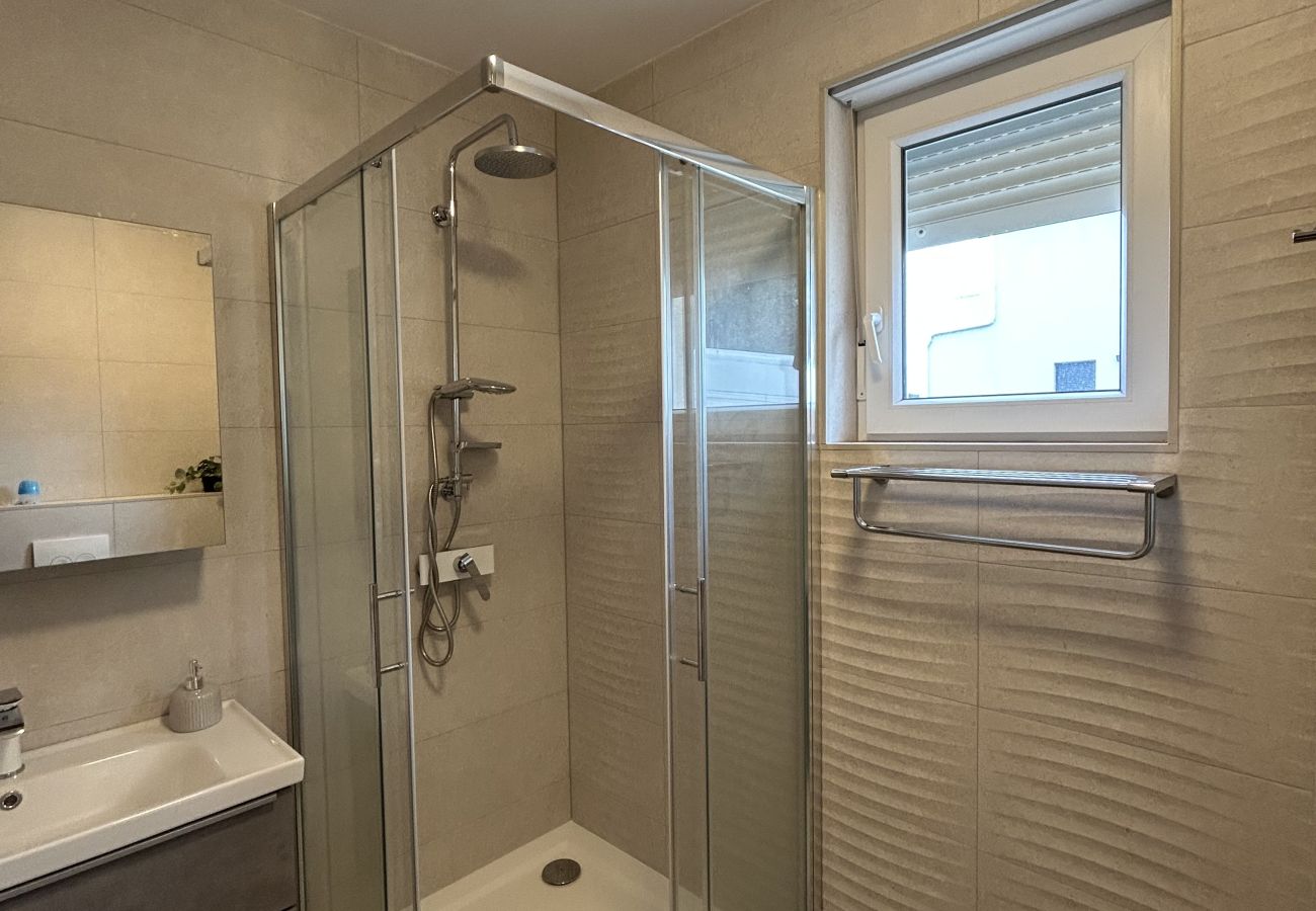 Ferienwohnung in Zaton - Apartment Mariner 1 mit beheiztem Pool