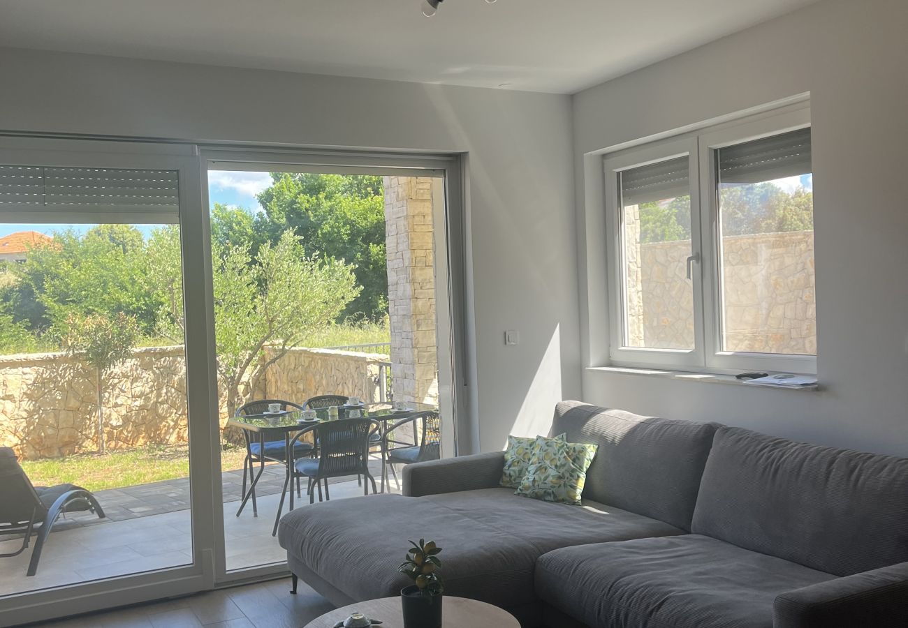 Ferienwohnung in Zaton - Apartment Mariner 1 mit beheiztem Pool