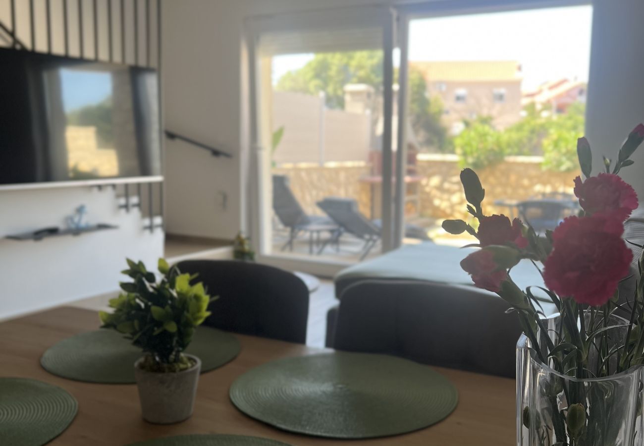 Ferienwohnung in Zaton - Apartment Mariner 1 mit beheiztem Pool