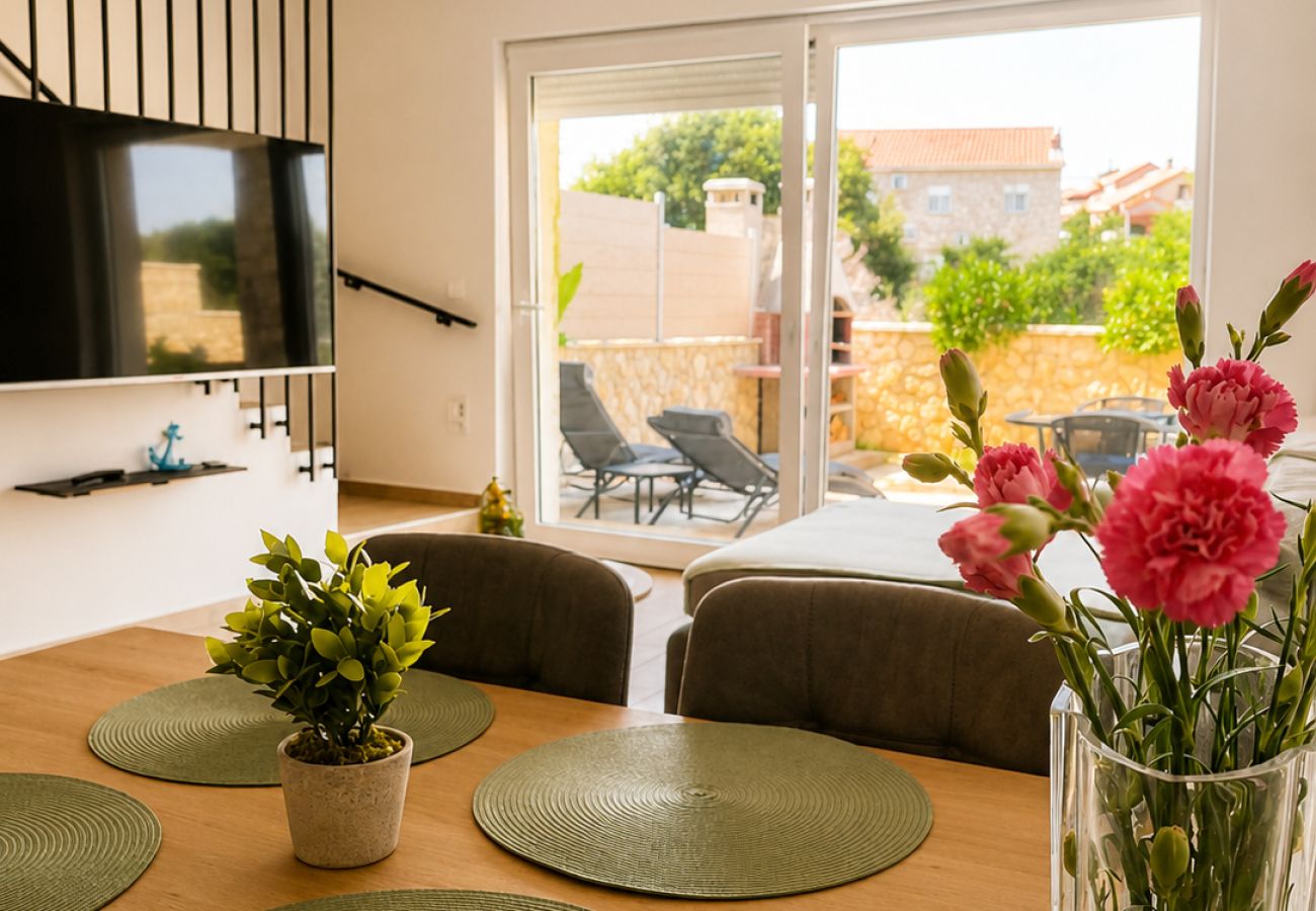 Ferienwohnung in Zaton - Apartment Mariner 1 mit beheiztem Pool