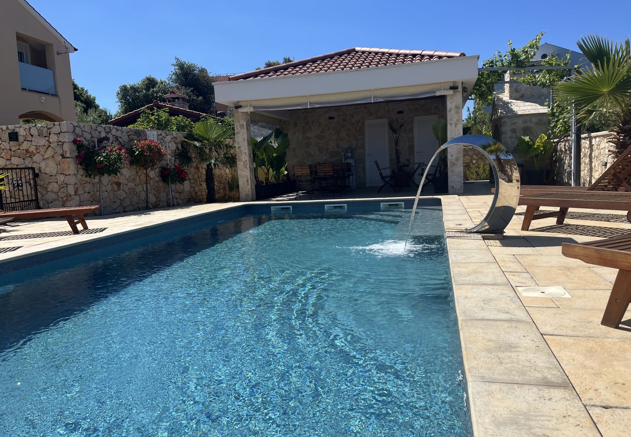 Ferienwohnung in Zaton - Apartment Mariner 2 mit beheiztem Pool