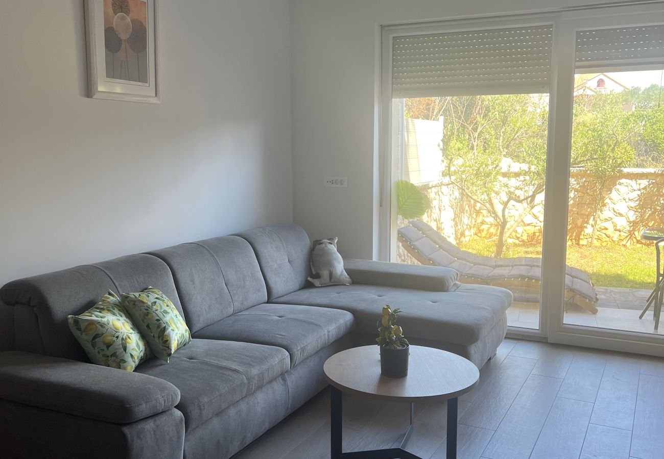 Ferienwohnung in Zaton - Apartment Mariner 2 mit beheiztem Pool