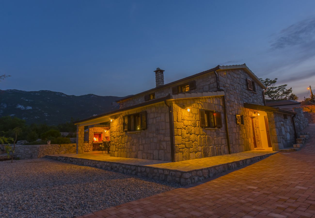 Villa in Duge Njive - Rustikale Villa Fragola mit beheiztem Pool