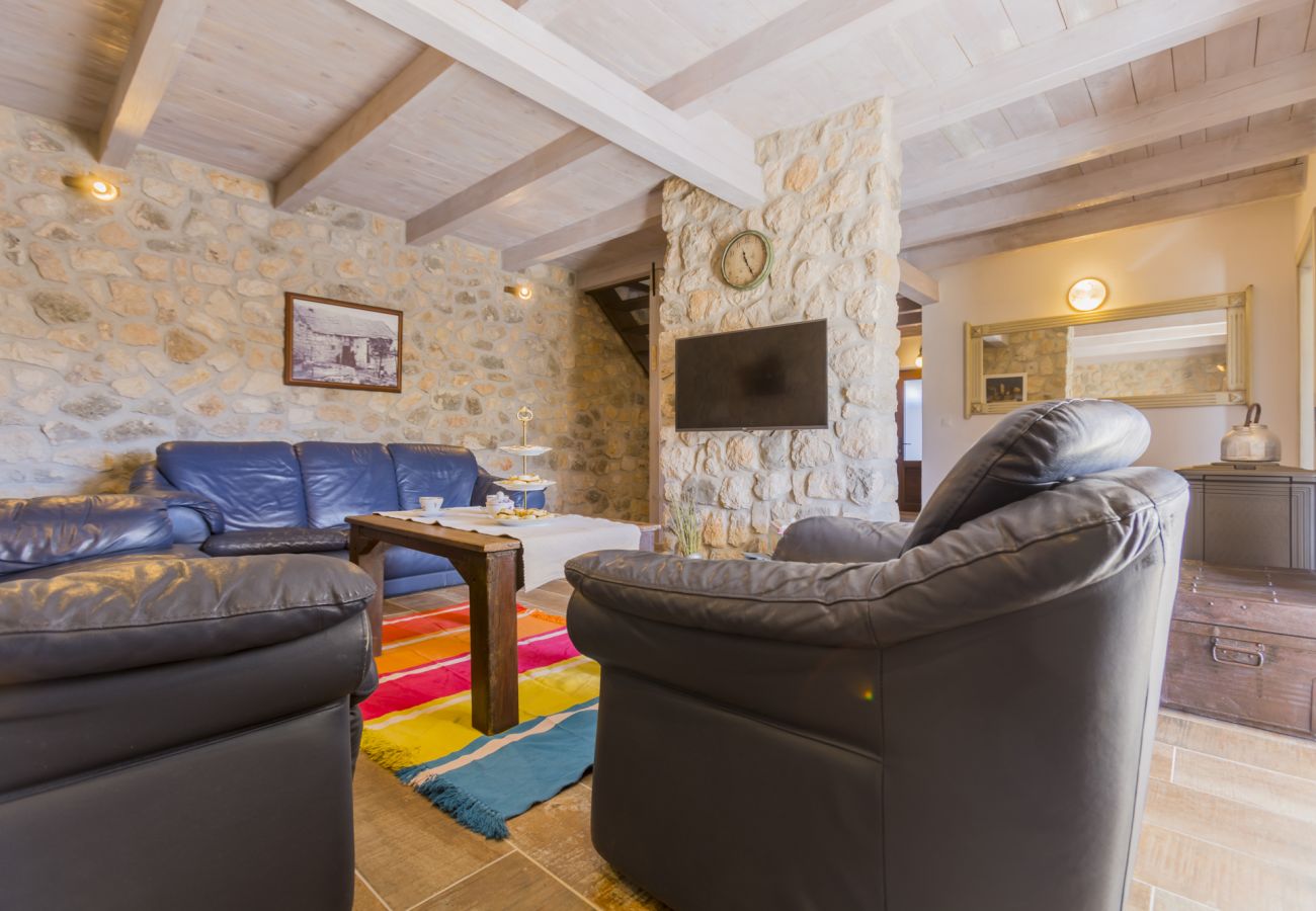 Villa in Duge Njive - Rustikale Villa Fragola mit beheiztem Pool