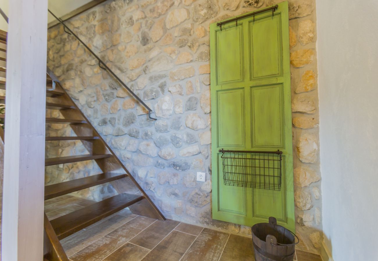 Villa in Duge Njive - Rustikale Villa Fragola mit beheiztem Pool