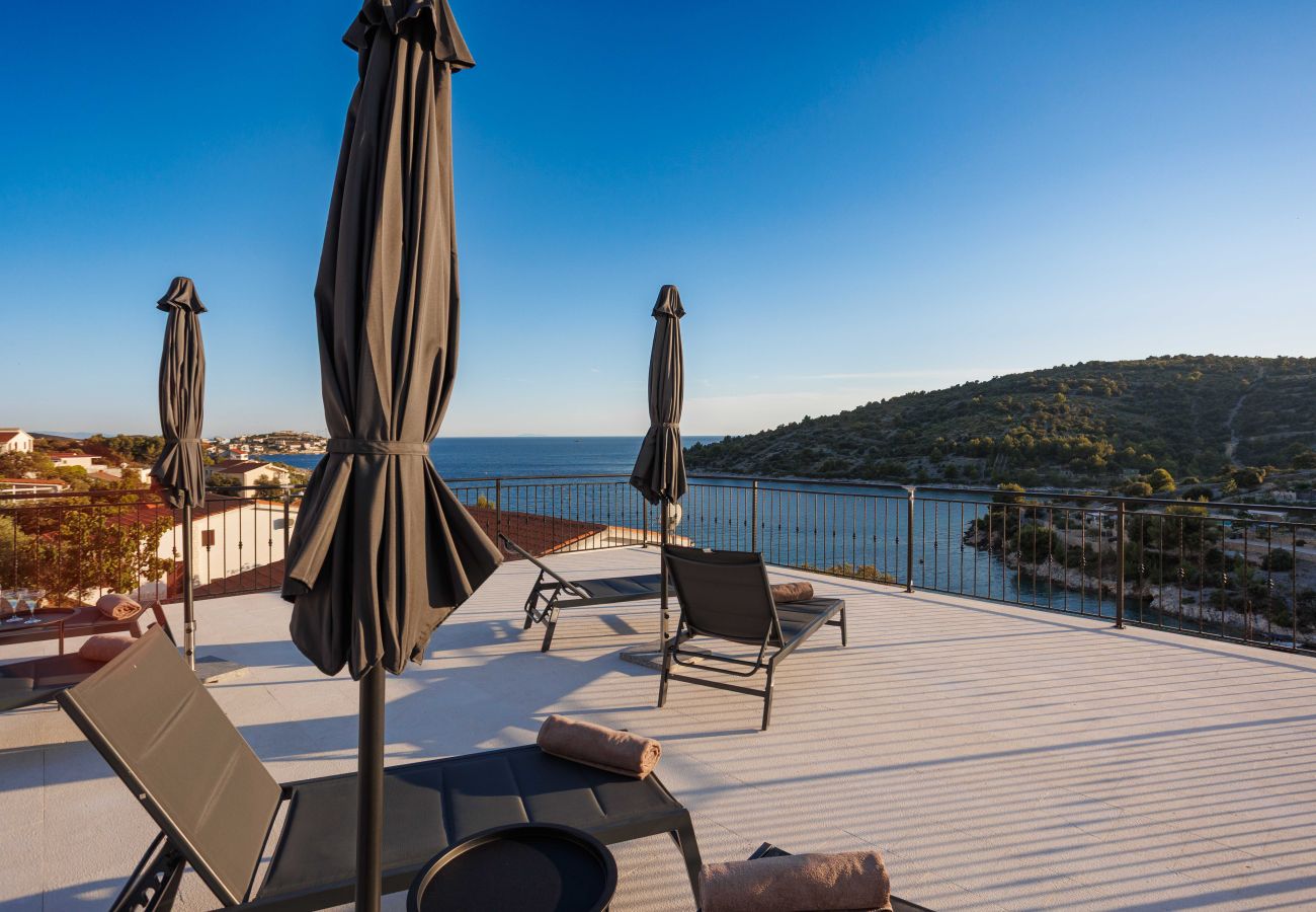 Villa in Sevid - Villa La Fortezza with sea view