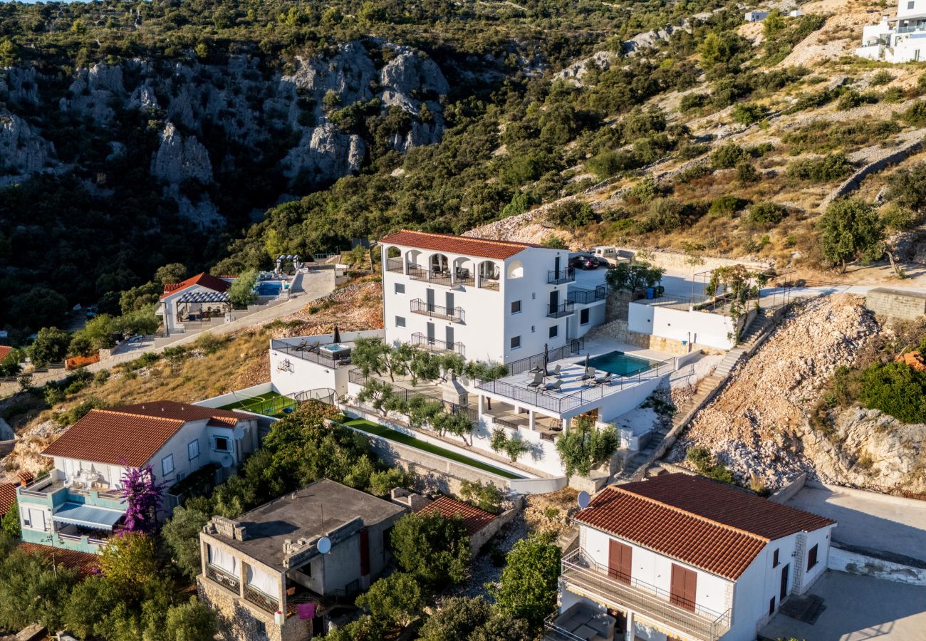 Villa in Sevid - Villa La Fortezza with sea view