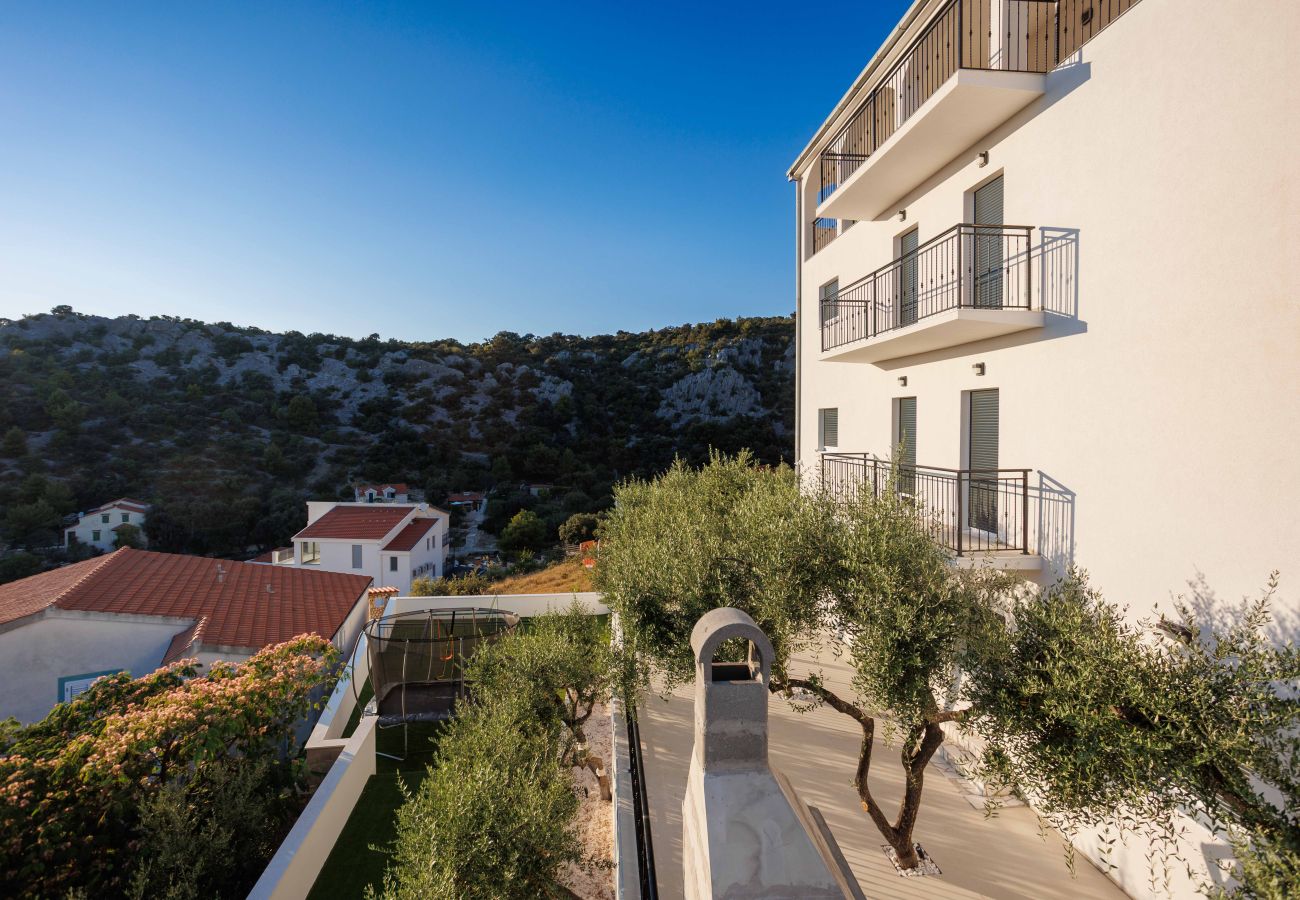 Villa in Sevid - Villa La Fortezza with sea view