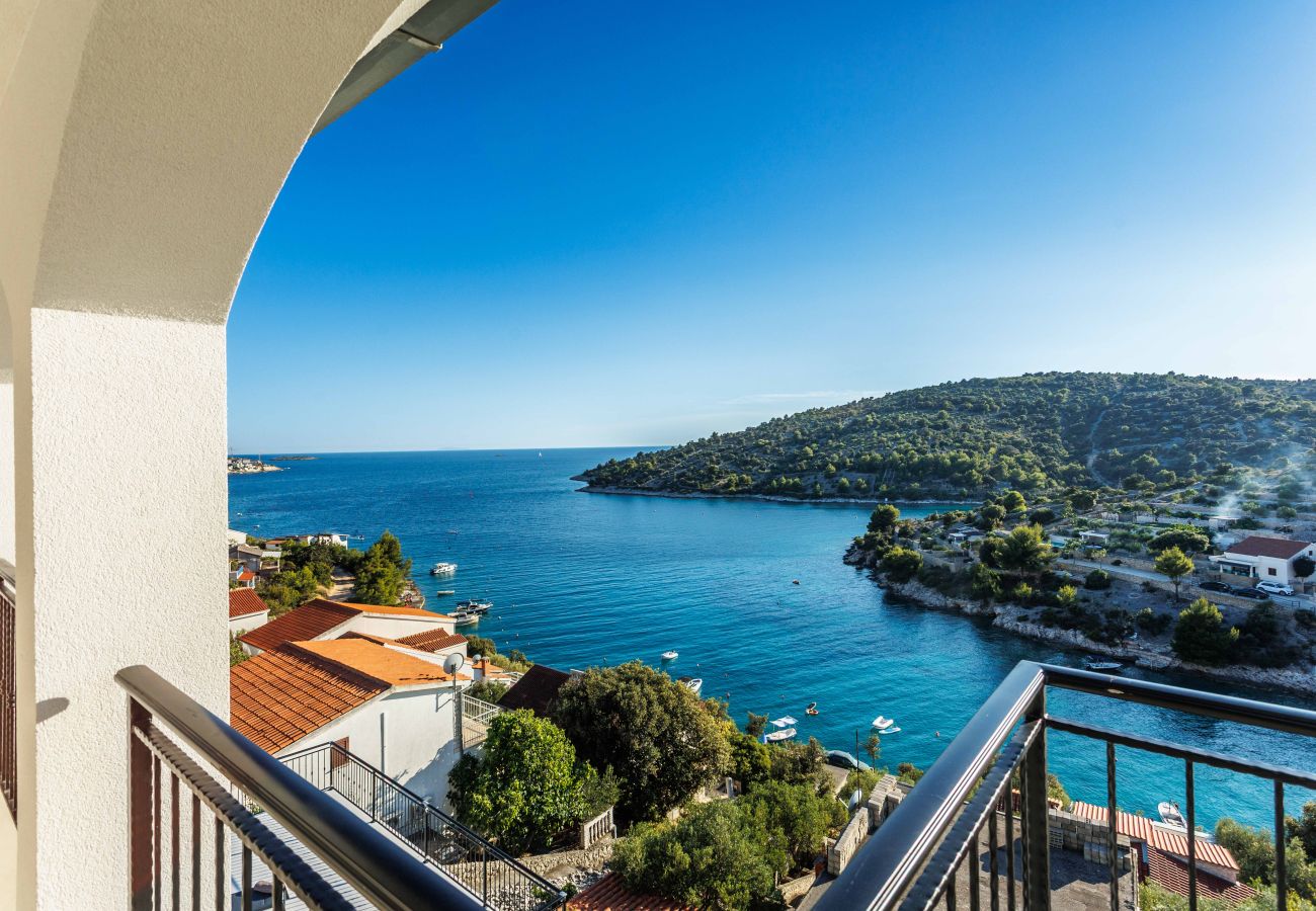 Villa in Sevid - Villa La Fortezza with sea view