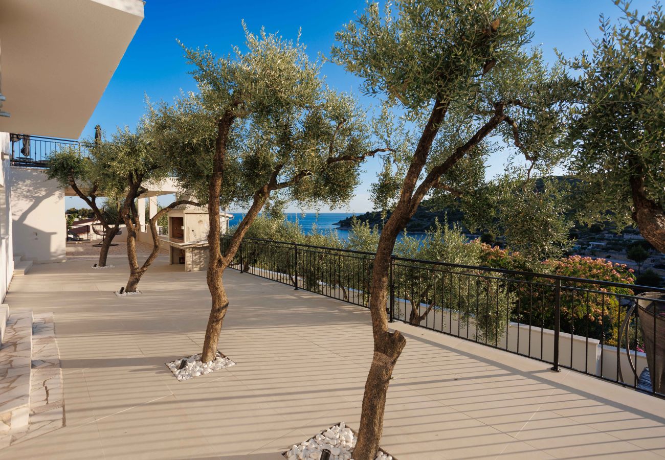 Villa in Sevid - Villa La Fortezza with sea view
