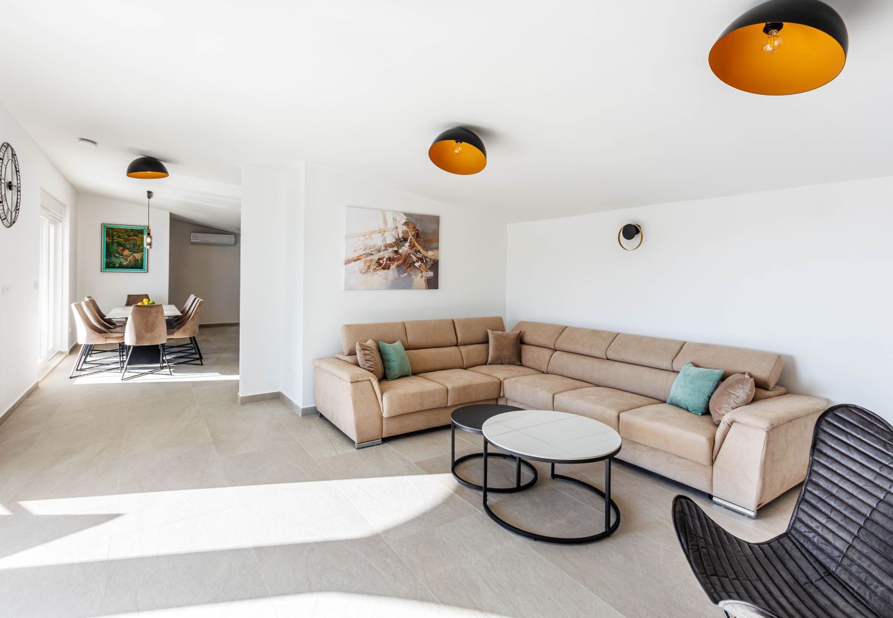 Villa in Sevid - Villa La Fortezza with sea view