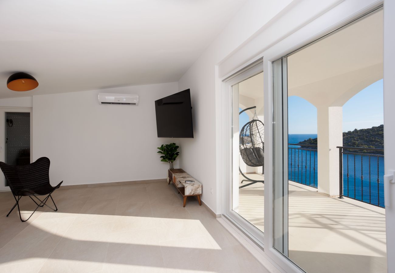 Villa in Sevid - Villa La Fortezza with sea view