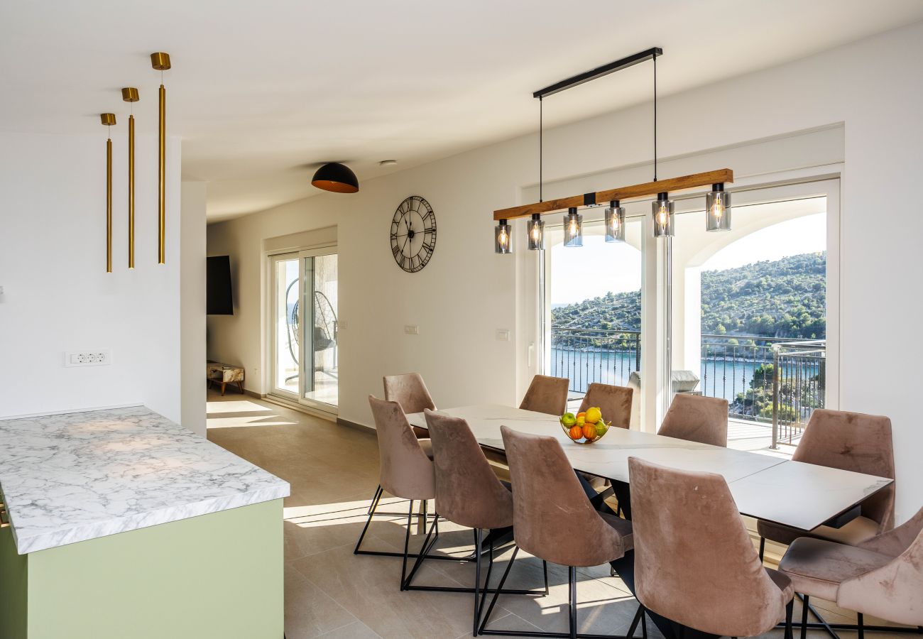 Villa in Sevid - Villa La Fortezza with sea view