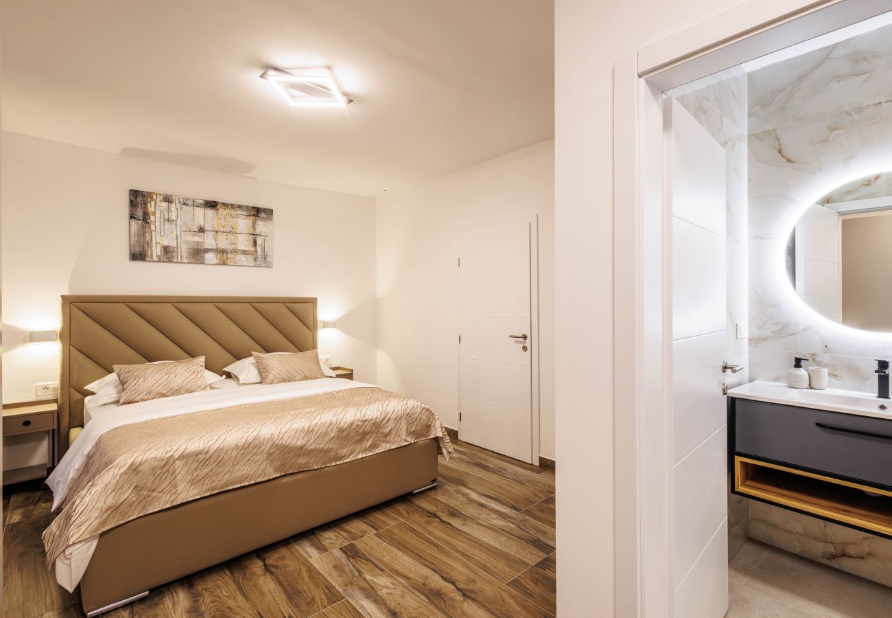 Villa in Sevid - Villa La Fortezza with sea view