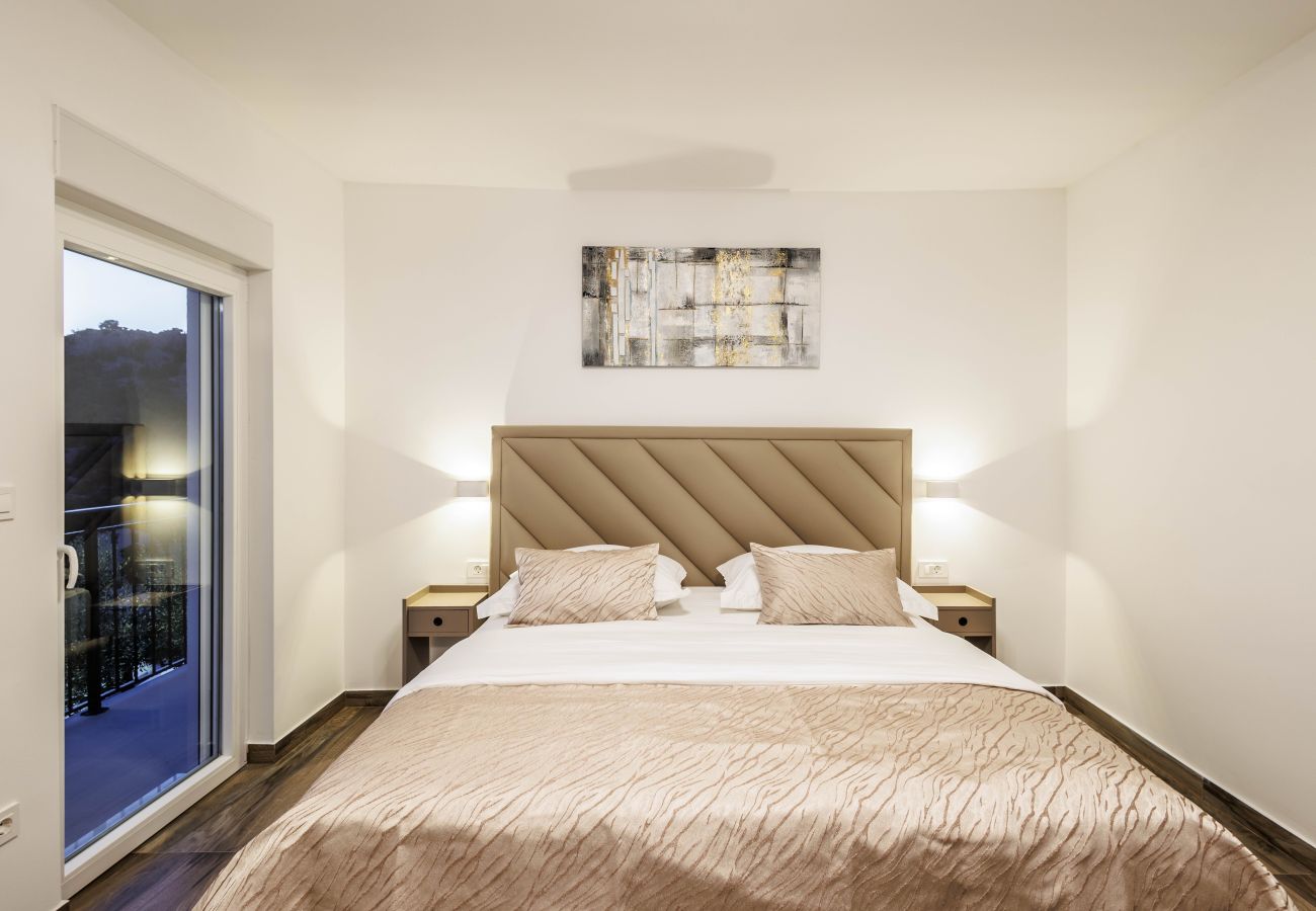 Villa in Sevid - Villa La Fortezza with sea view