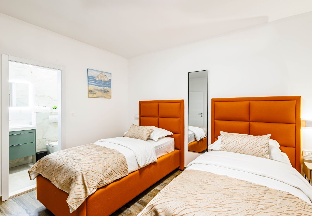 Villa in Sevid - Villa La Fortezza with sea view