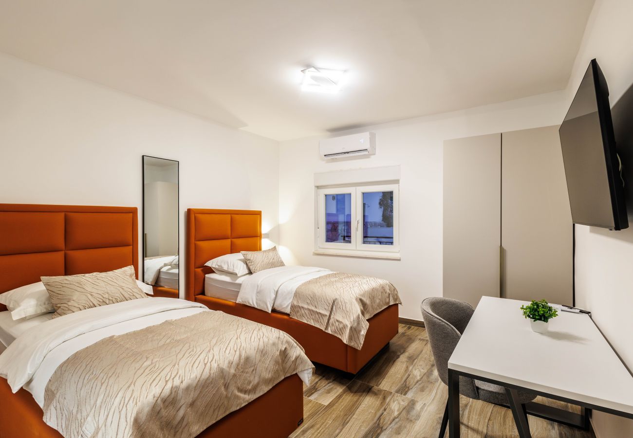 Villa in Sevid - Villa La Fortezza with sea view