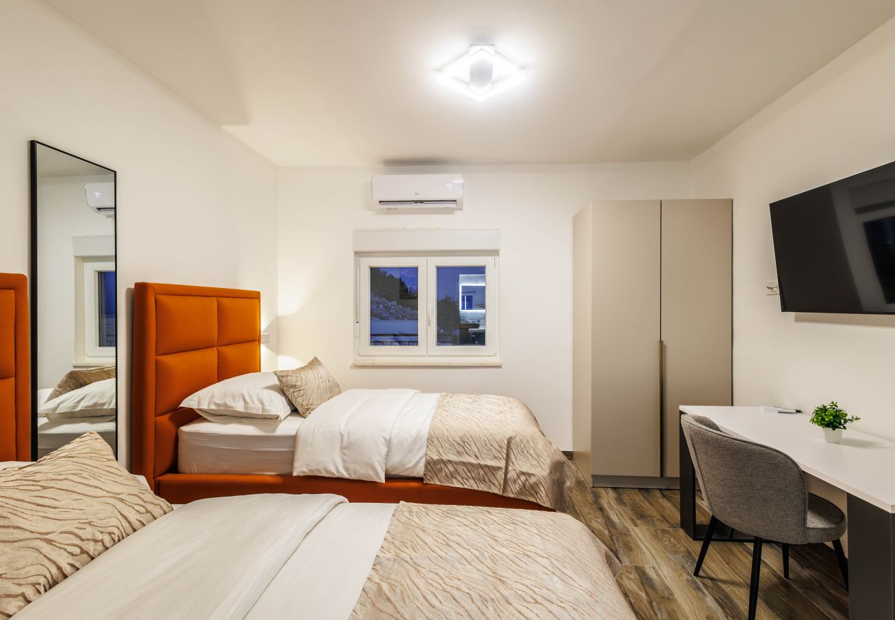 Villa in Sevid - Villa La Fortezza with sea view