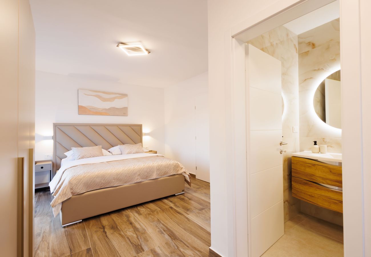 Villa in Sevid - Villa La Fortezza with sea view