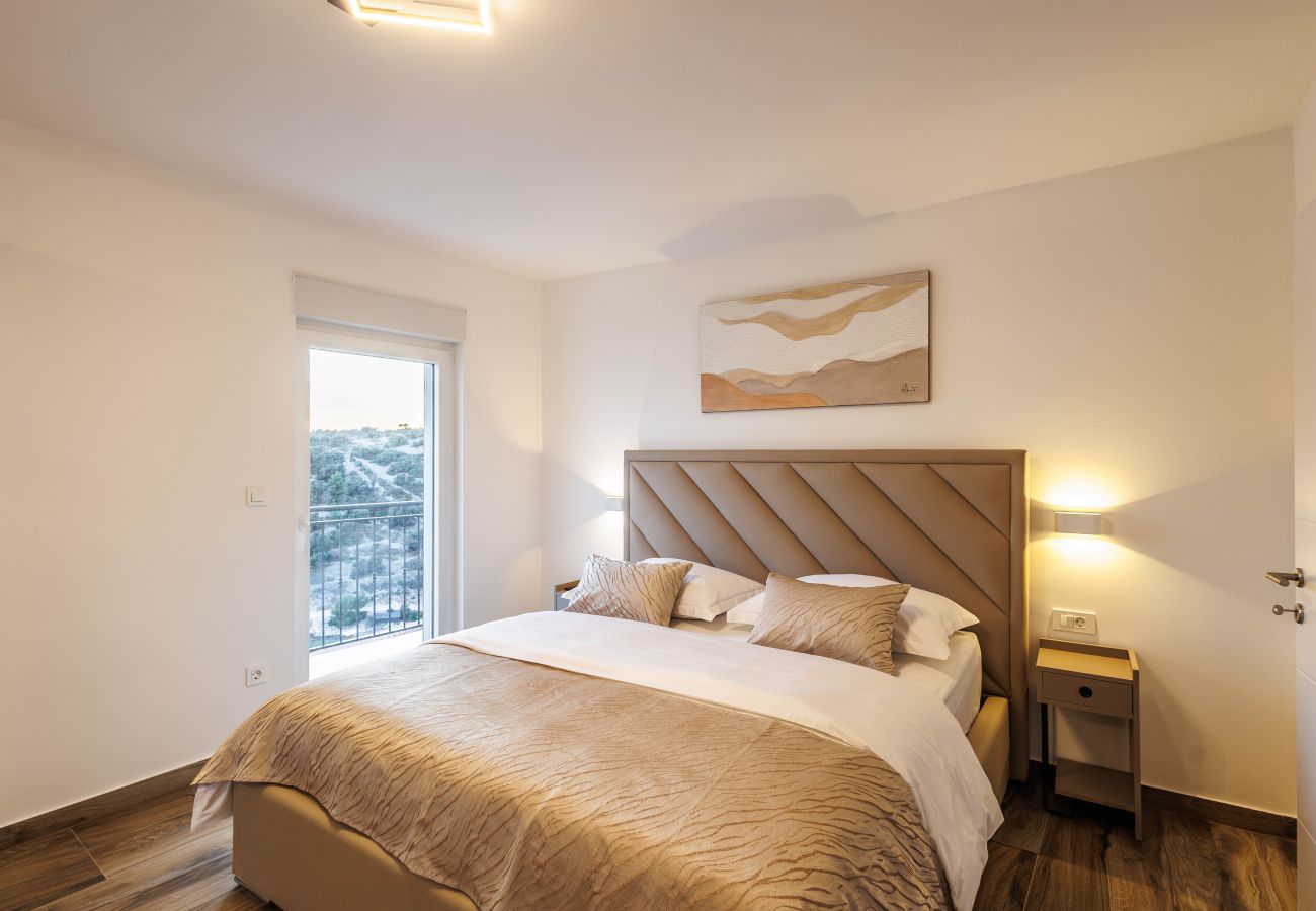 Villa in Sevid - Villa La Fortezza with sea view