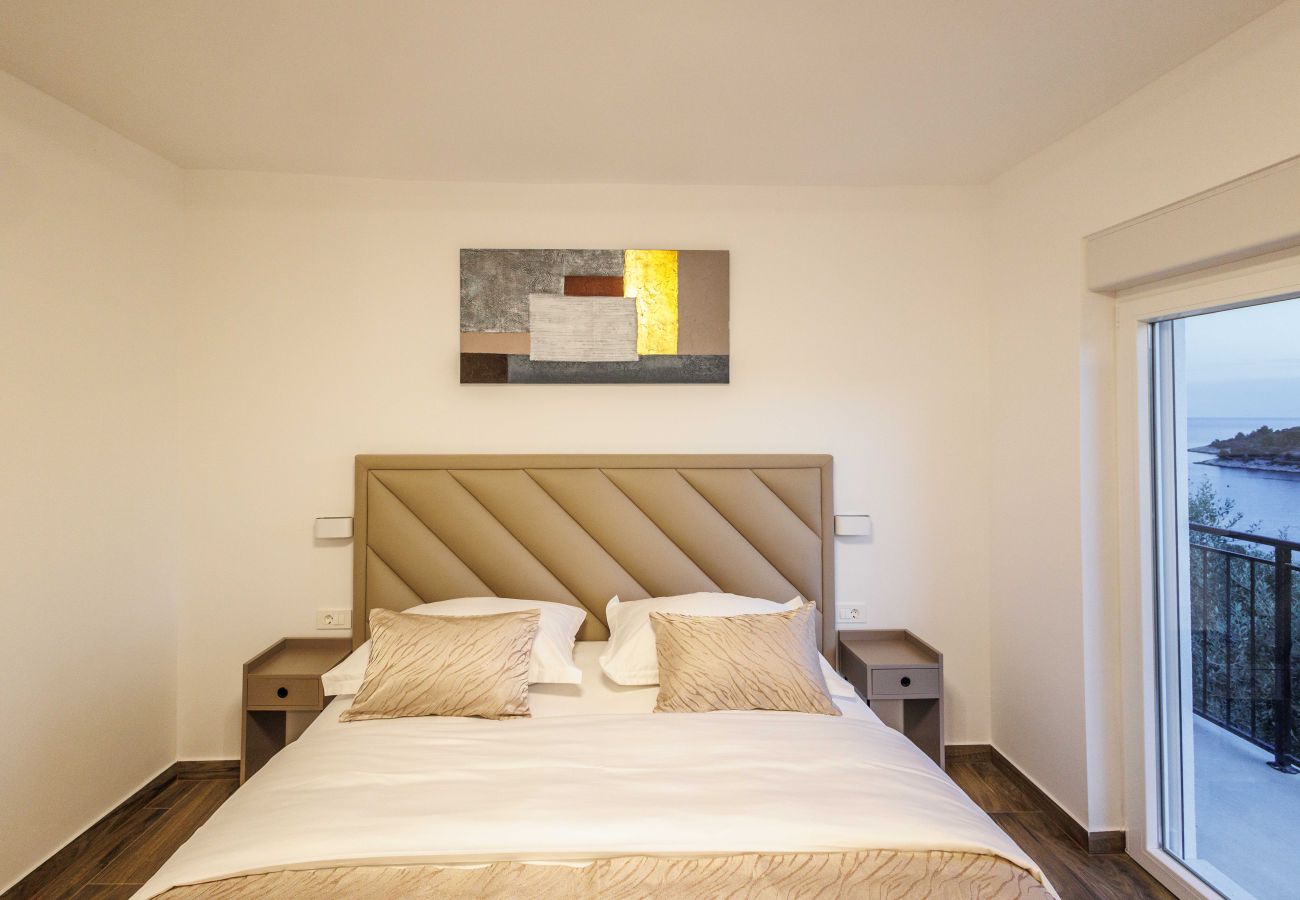 Villa in Sevid - Villa La Fortezza with sea view