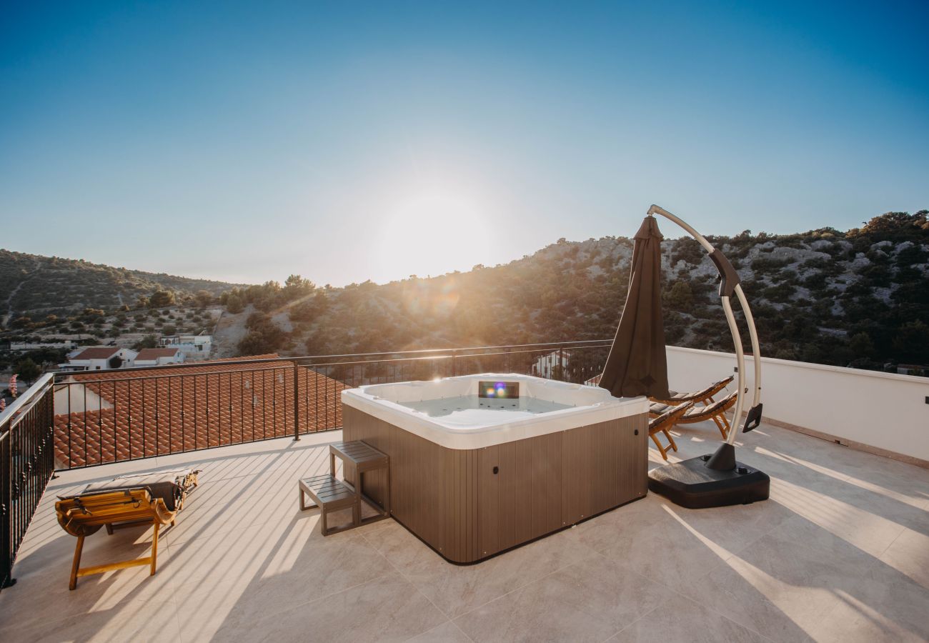 Villa in Sevid - Villa La Fortezza with sea view