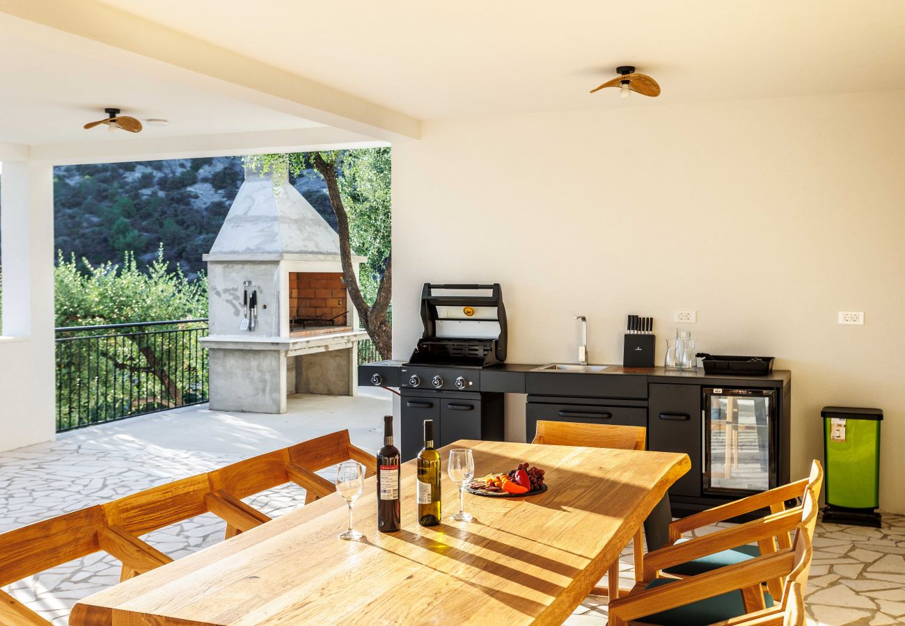 Villa in Sevid - Villa La Fortezza with sea view