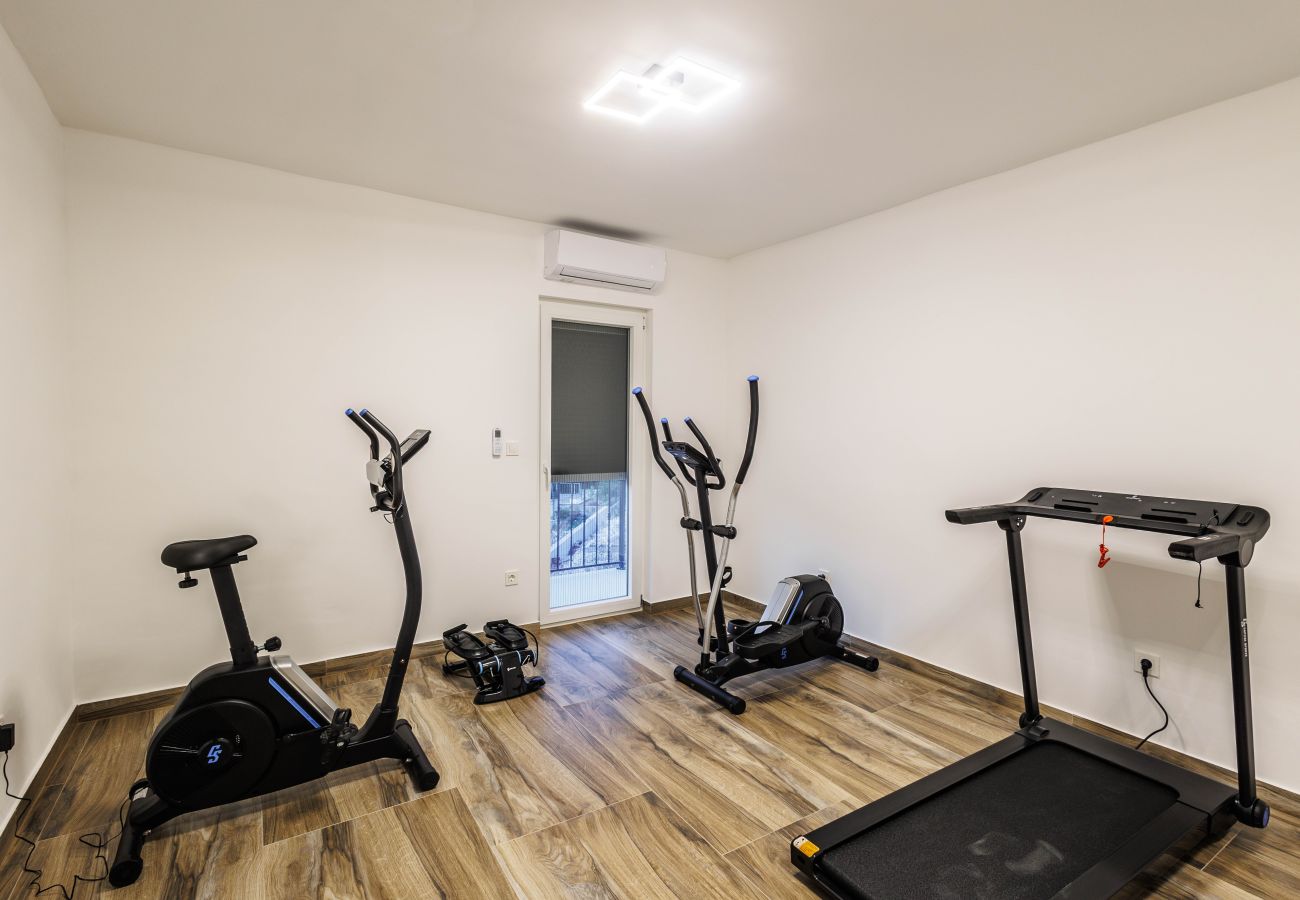 Villa in Sevid - Villa La Fortezza with sea view