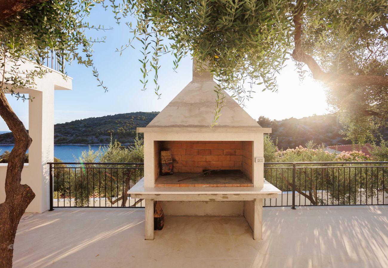 Villa in Sevid - Villa La Fortezza with sea view