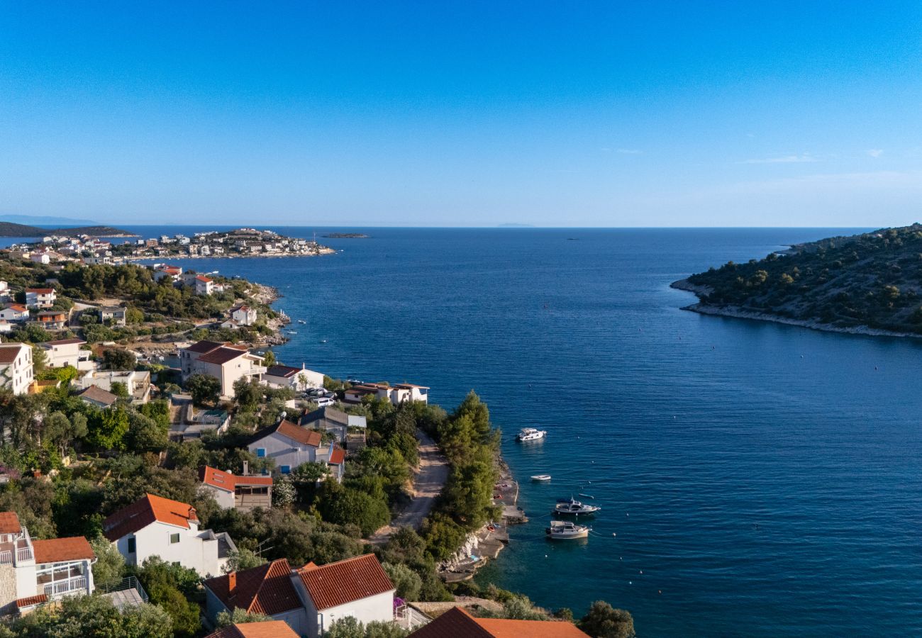 Villa in Sevid - Villa La Fortezza with sea view