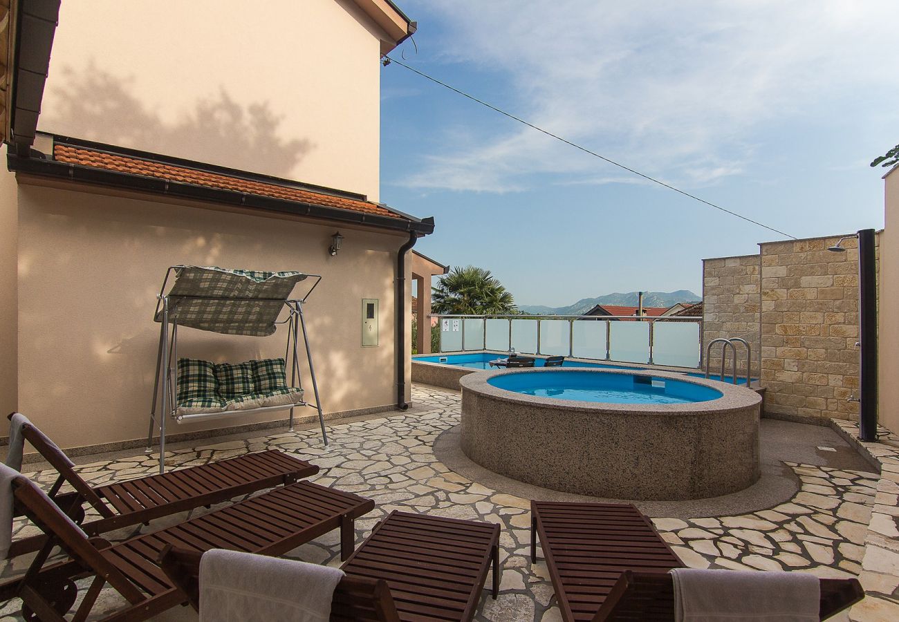 Ferienhaus in Vrgorac - Ferienhaus Vele mit Pool