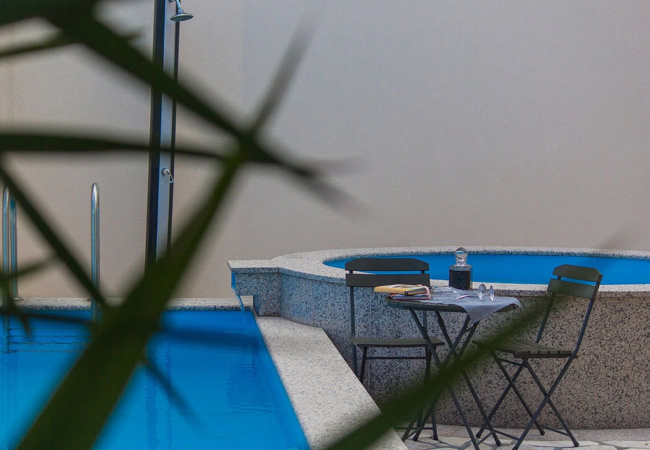 Ferienhaus in Vrgorac - Ferienhaus Vele mit Pool